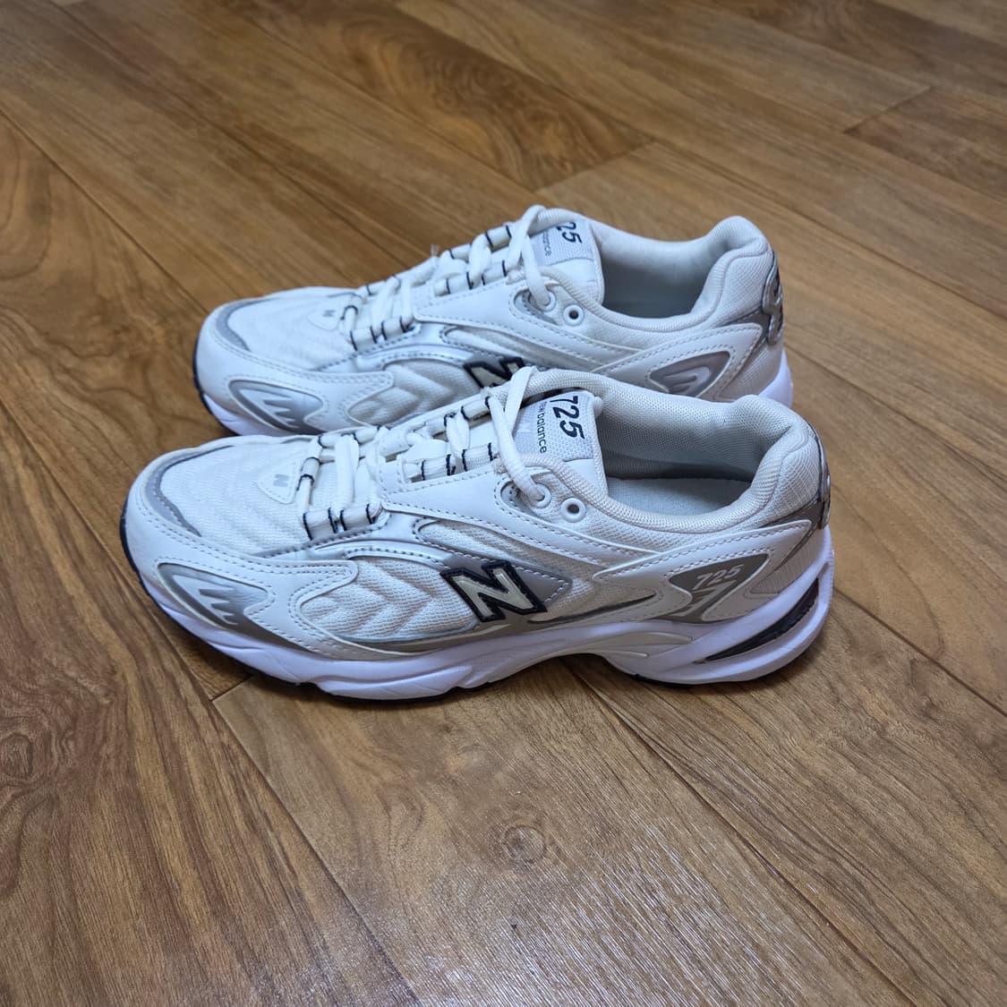 뉴발란스 725 상품이미지1