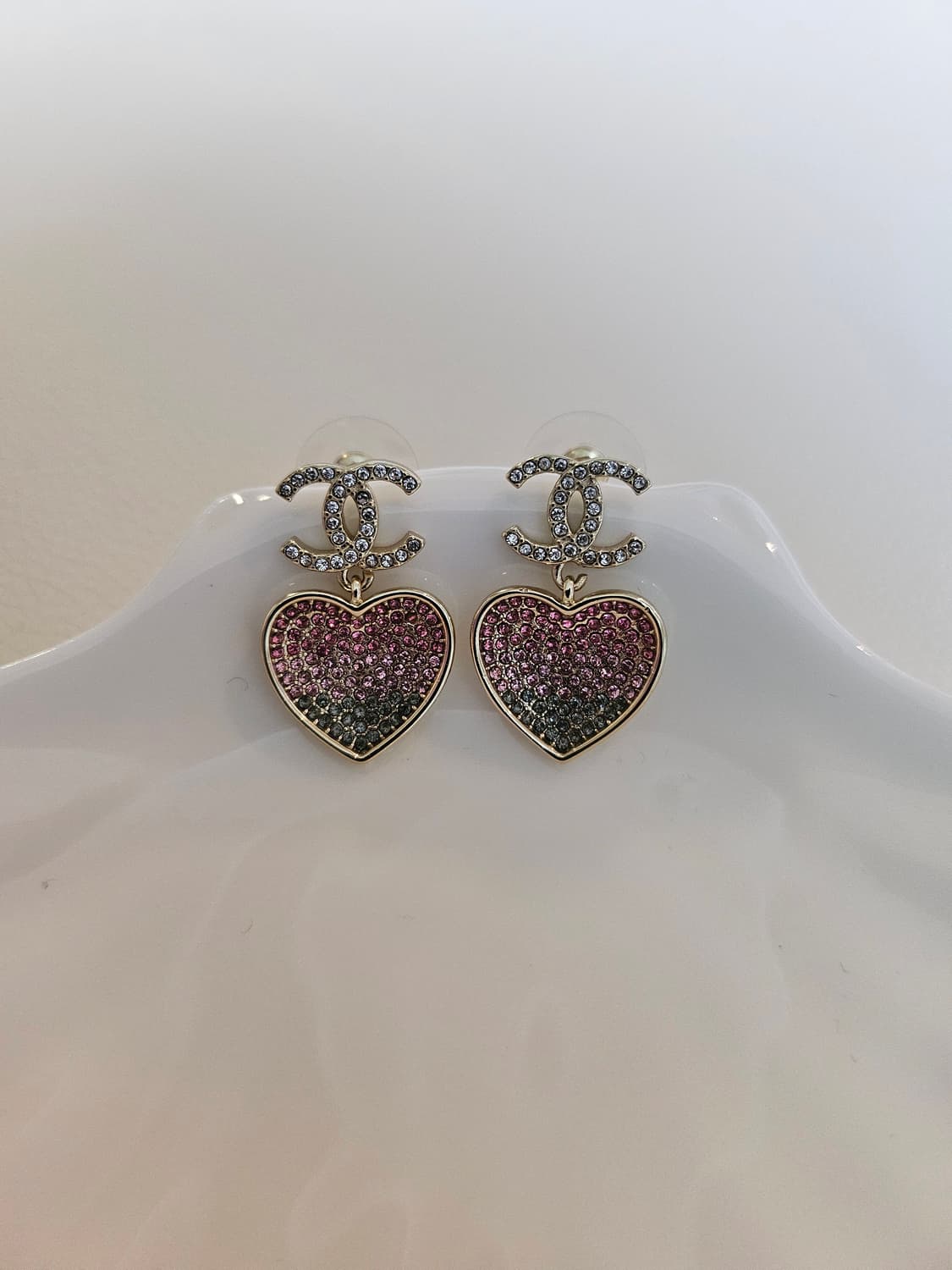 샤넬 업사이클링 하트 큐빅 드롭 귀걸이 상품이미지1