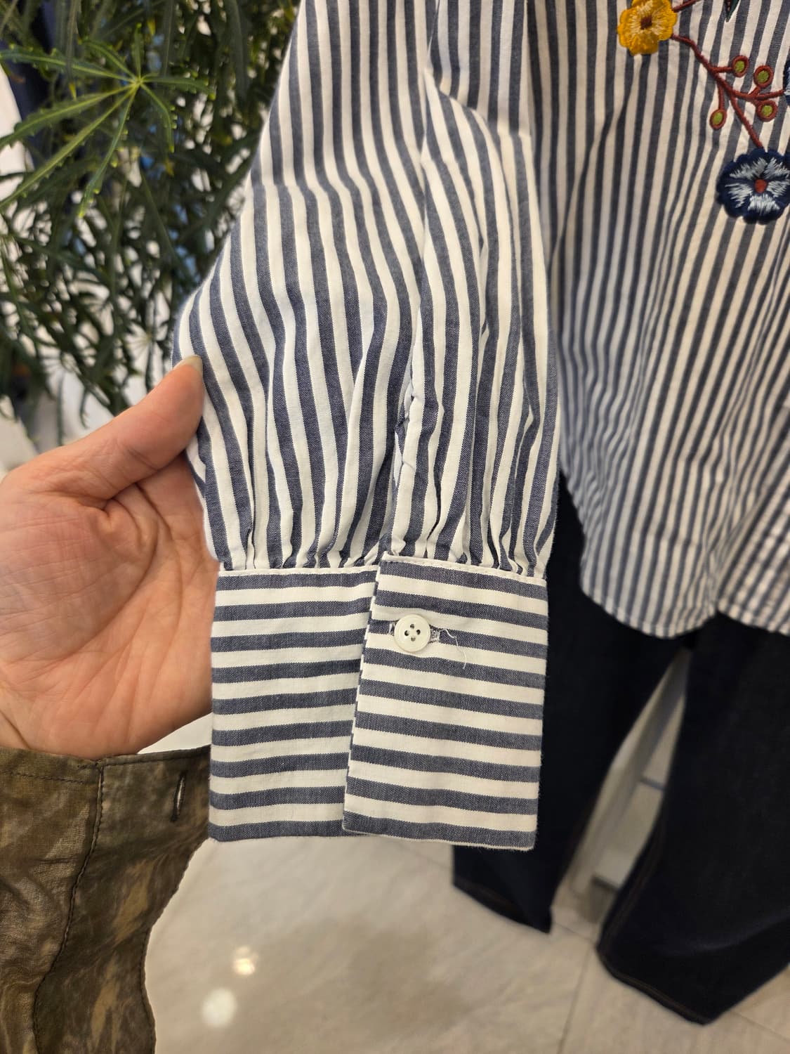 Jasmin 꽃자수 스트라잎 줄무늬 셔츠 상품이미지3