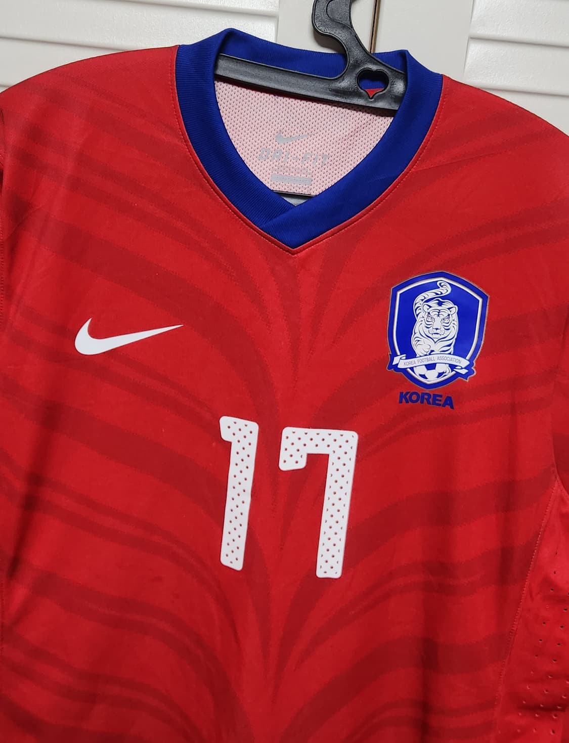 10-12 대한민국 홈 지급용 나이키 유니폼 긴팔 No.17 이청용 상품이미지3