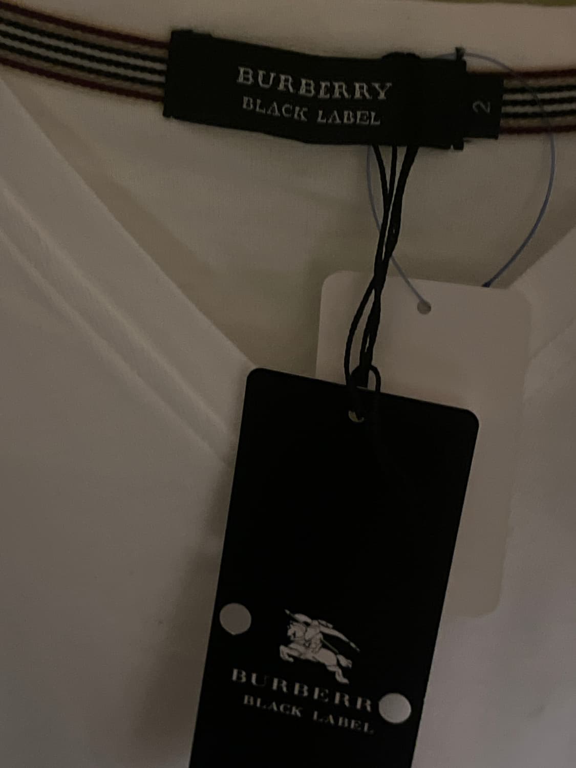 새상품) 버버리 블랙 라벨 브이넥 반팔 티셔츠 SIZE2 상품이미지2