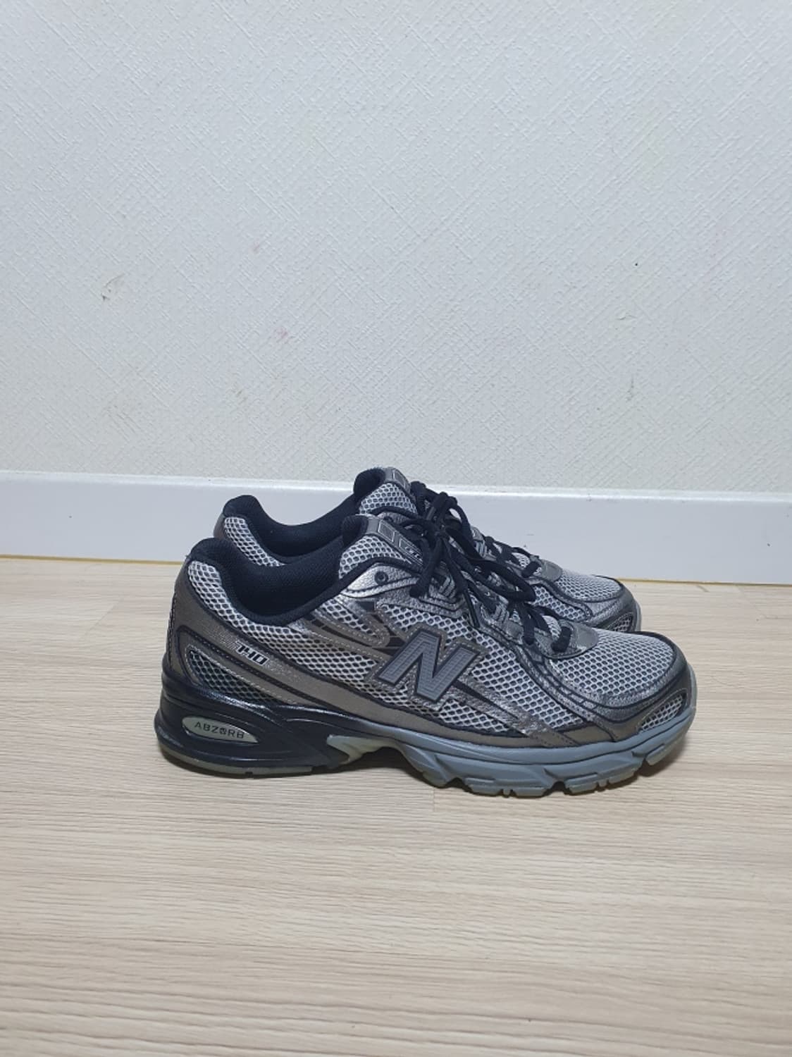 뉴발란스 740 다크 실버 메탈릭 285 상품이미지1