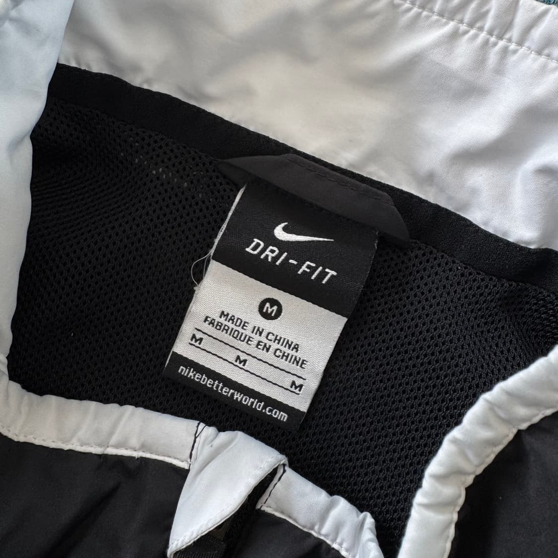 나이키 드라이핏 바람막이 M 상품이미지4