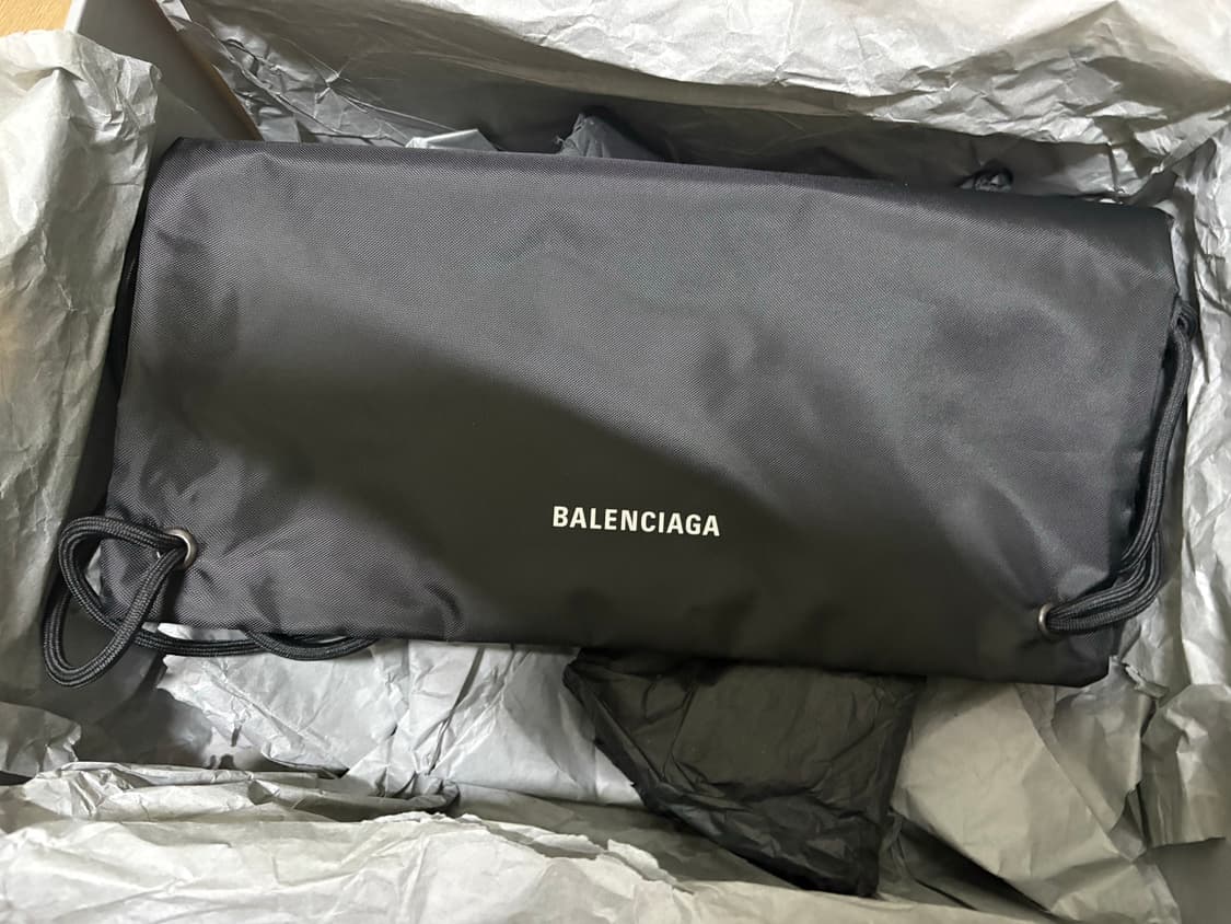 [41] 발렌시아가 바스켓볼 슈즈 팝니다 상품이미지9