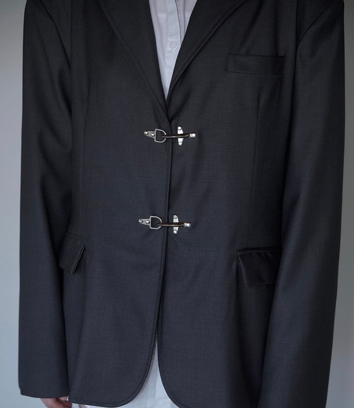 로제프란츠 버클 오버핏 자켓 차콜 상품이미지3