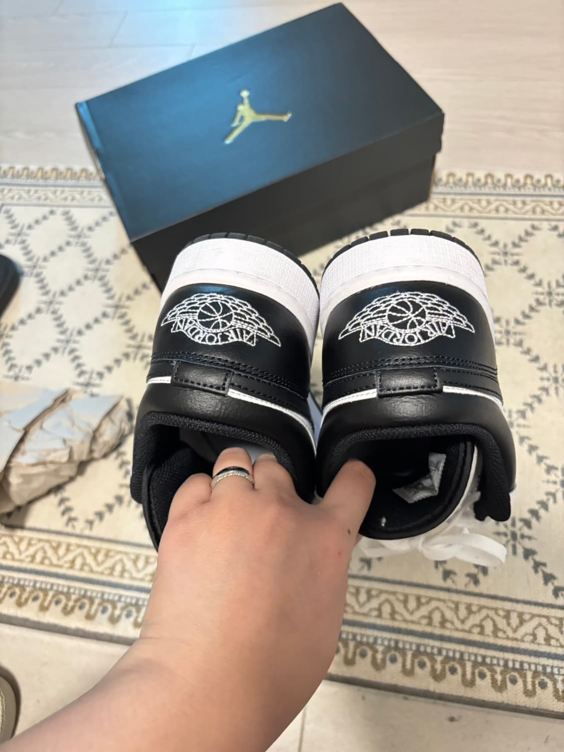 나이키 에어 조던 1 로우 화이트 블랙 250 상품이미지3