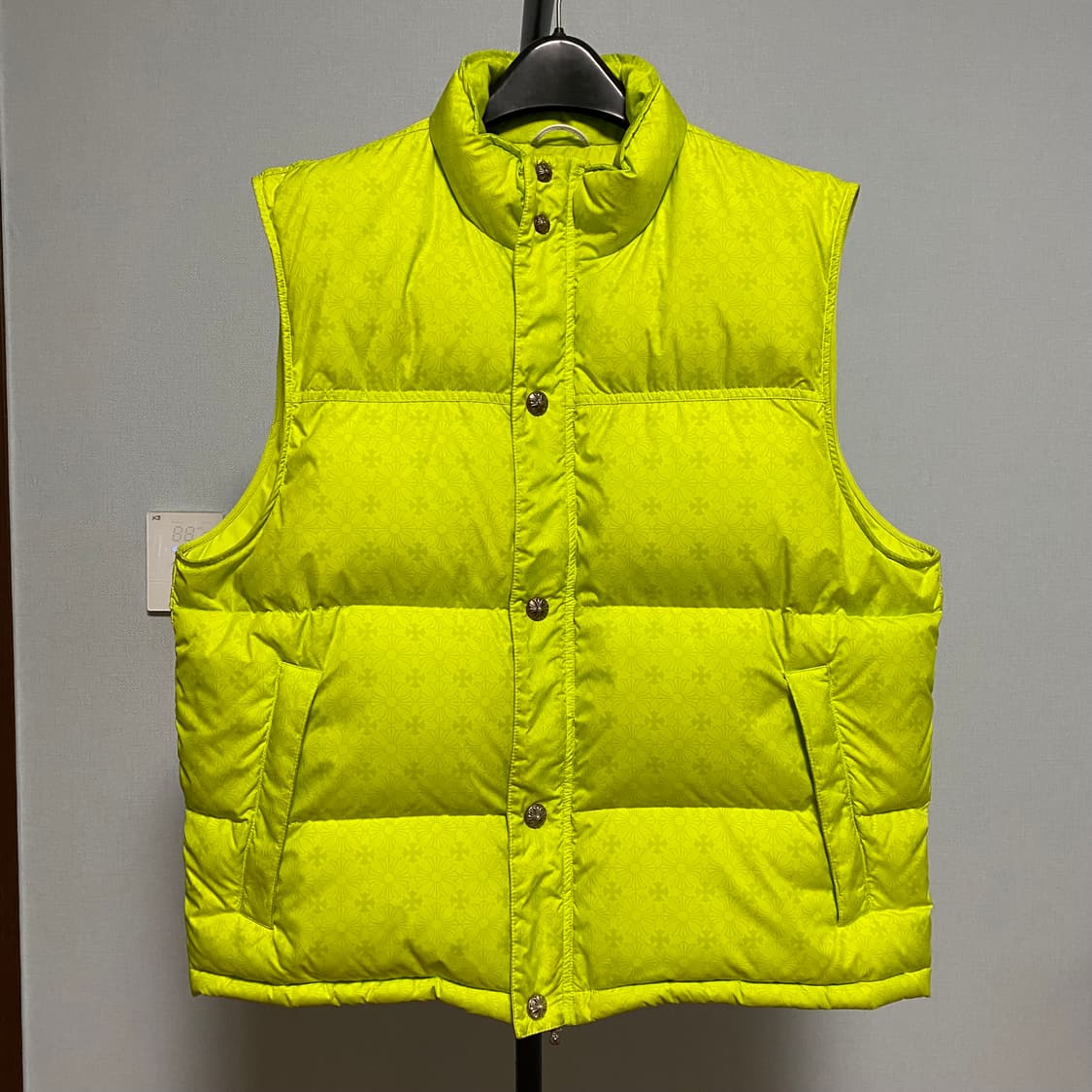 [L] 크롬하츠 스티프 STIFF V2 푸퍼 패딩 베스트 라임 상품이미지1