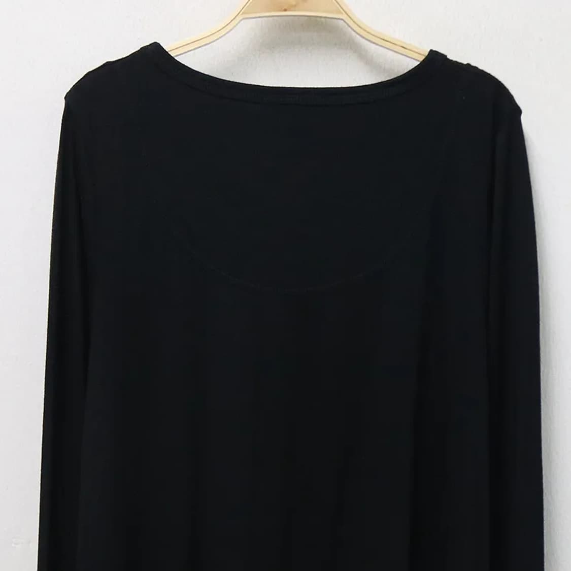 SORRIDERE  스터드 브이넥 레터링 언발 티셔츠 63601 상품이미지7