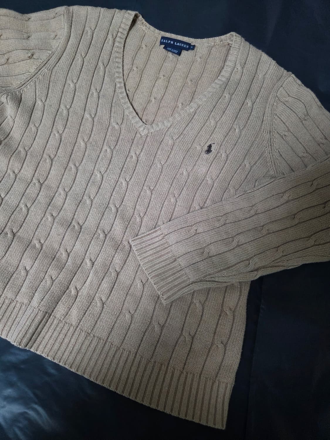 폴로 베이지 브이넥 꽈배기니트 상품이미지1