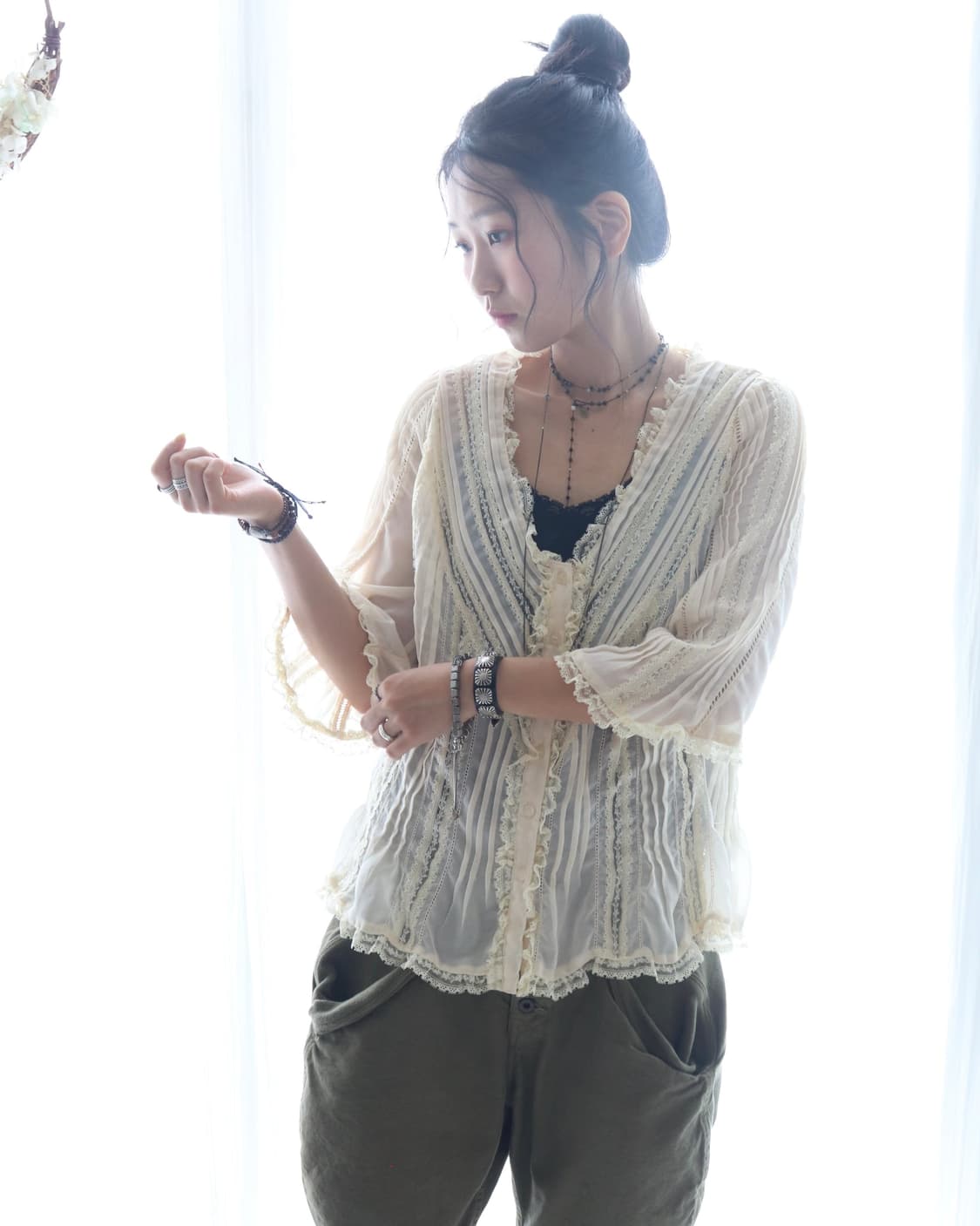 [Ray Beams] Lace Pintuck Frill Blouse 상품이미지3