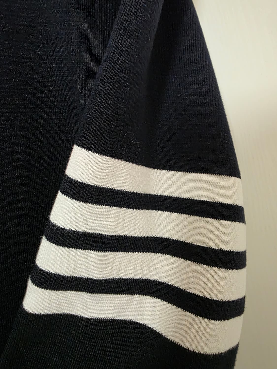 [4,새상품급]25ss 톰브라운 밀라노스티치 금장 니트 상품이미지2