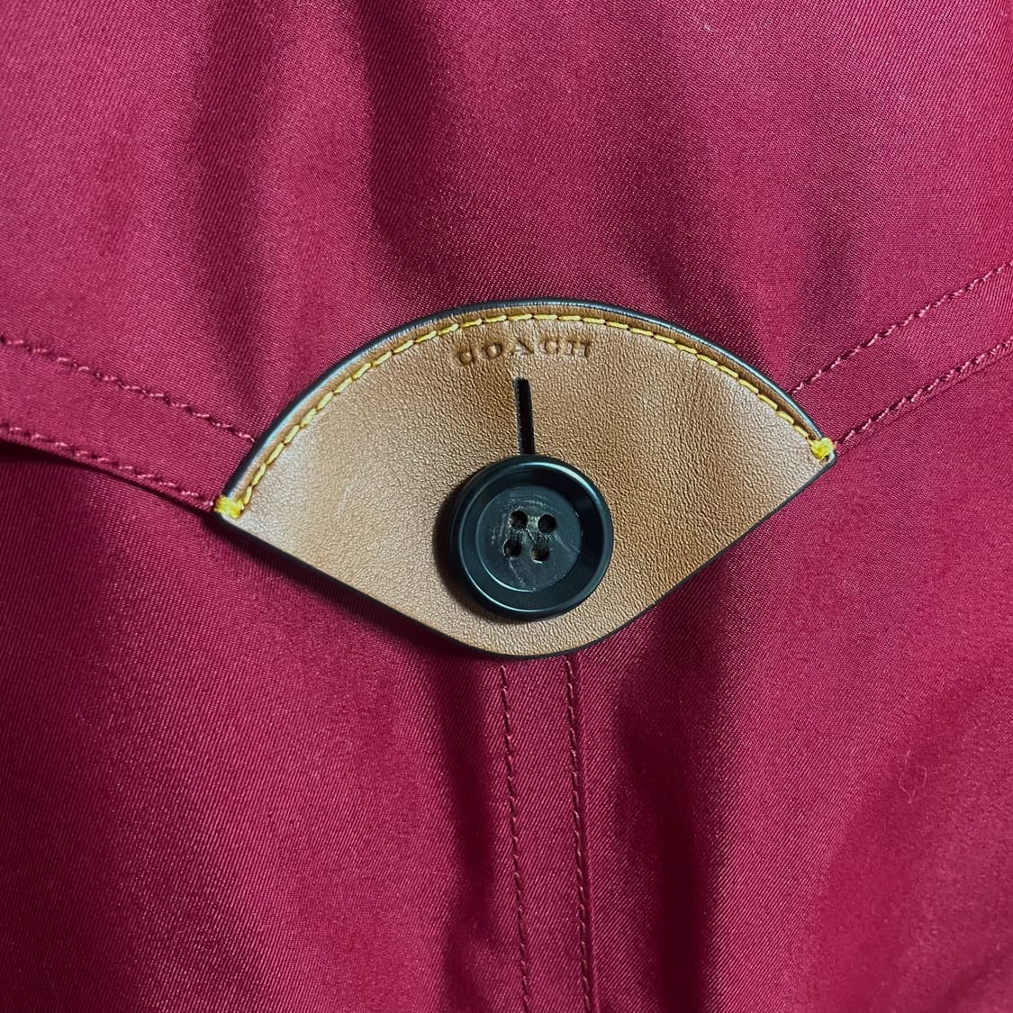 코치(Coach) 리얼 레더 로고패치 벨티드 트렌치 코트 (버건디/M) 상품이미지6