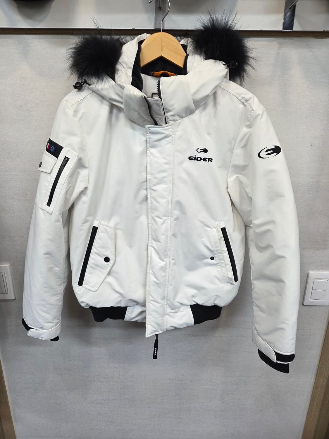 아이더 스투키 스노우화이트 라쿤퍼 구스다운 숏패딩 s 상품이미지1