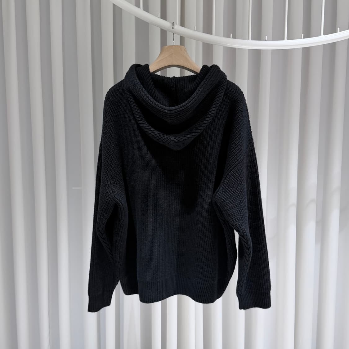 (A+/S) / 셀린느 로고 레더패치 모노크롬 울니트 후드 블랙 상품이미지4