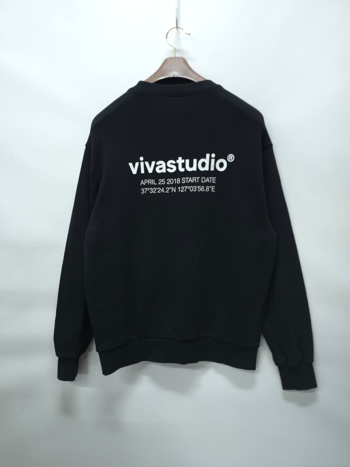 비바스튜디오 GPS로고 스웨트셔츠 (남성100~105) 상품이미지1