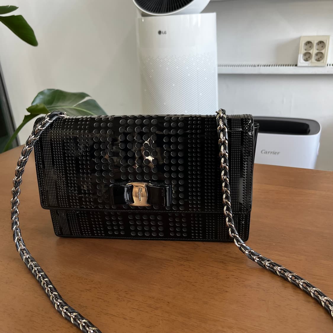 페레가모 바라보우 페이던트 크로스백 상품이미지2