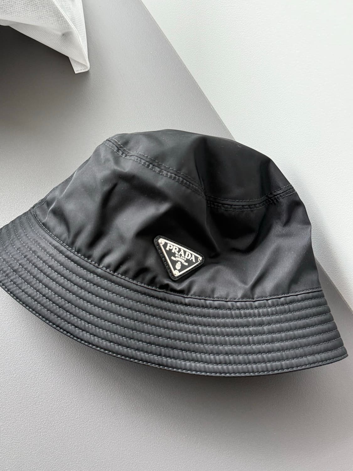 프라다 나일론 버킷햇 정품 상품이미지2