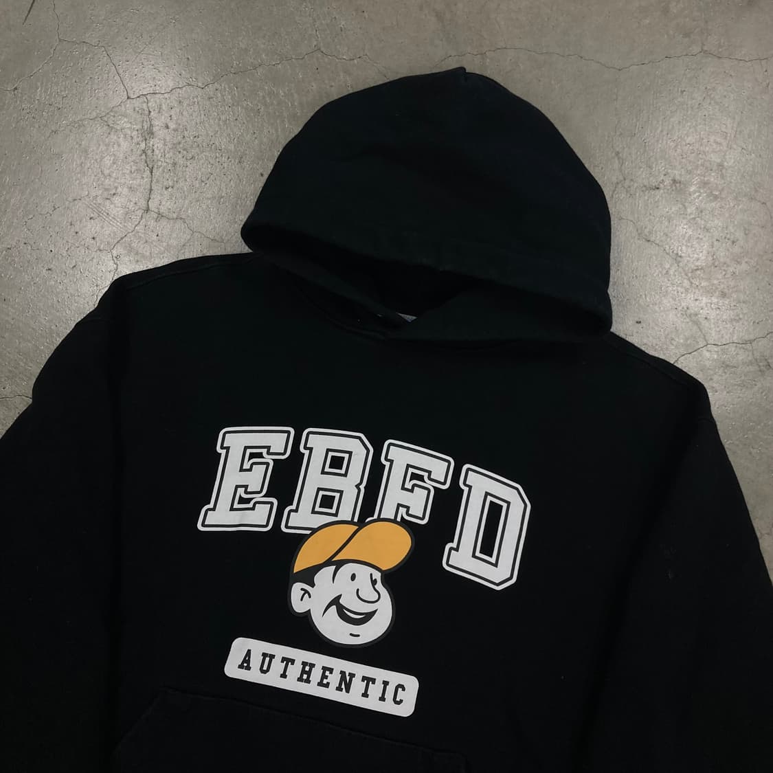 이벳필드 블랙 컬러 빅로고 후드티 상품이미지2