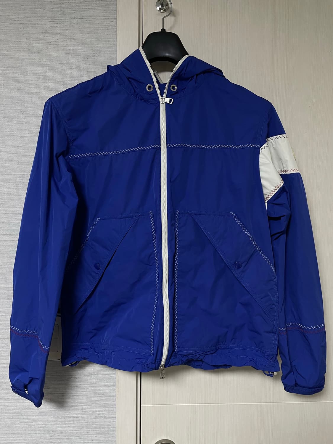 [3] 몽클레어 블루 컬러 푸지오 바람막이 후드자켓 상품이미지1