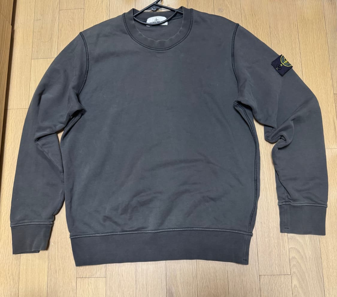 스톤아일랜드 맨투맨 다크 그레이 상품이미지2