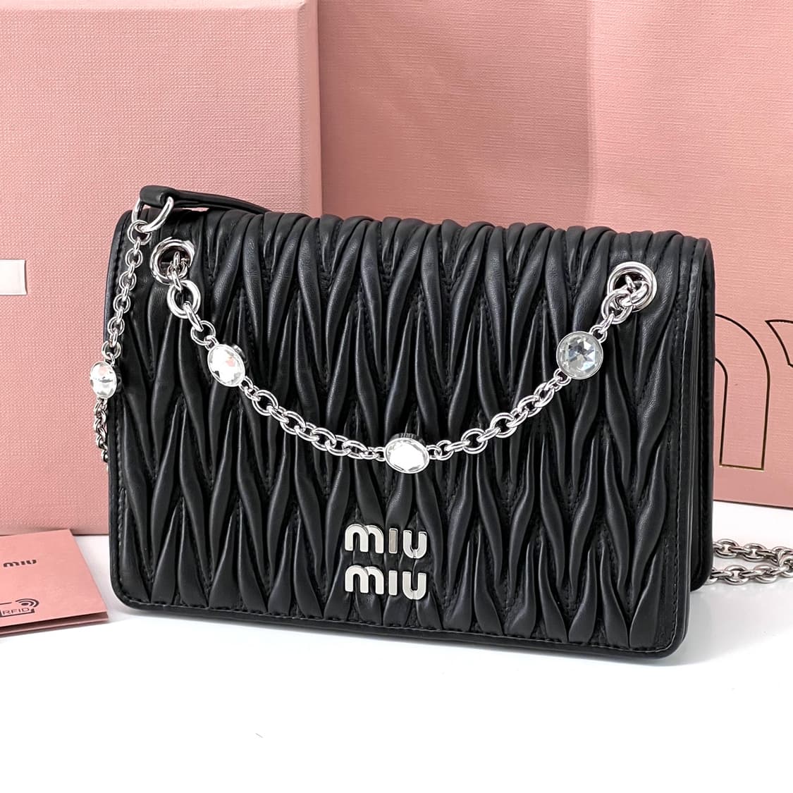 미우미우 마테라쎄 나파 레더 체인 숄더백 블랙 (5BP065) 상품이미지2