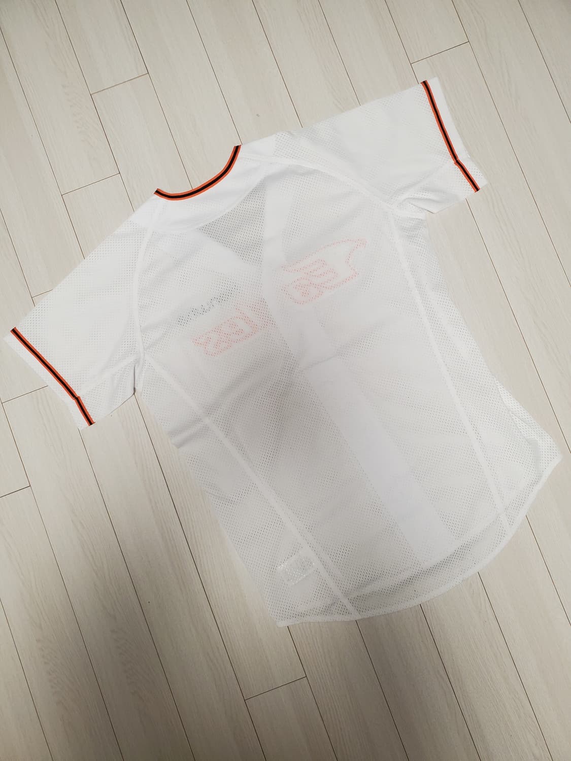 새상품)한화 이글스 화이트 야구 레플리카 유니폼(홈)85

택이 뜯어졌는 상품이미지4