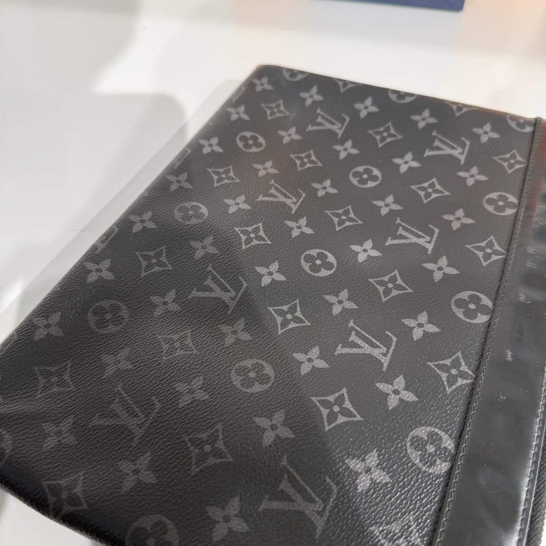 루이비통 이클립스 포쉐트 아폴로 클러치 상품이미지4
