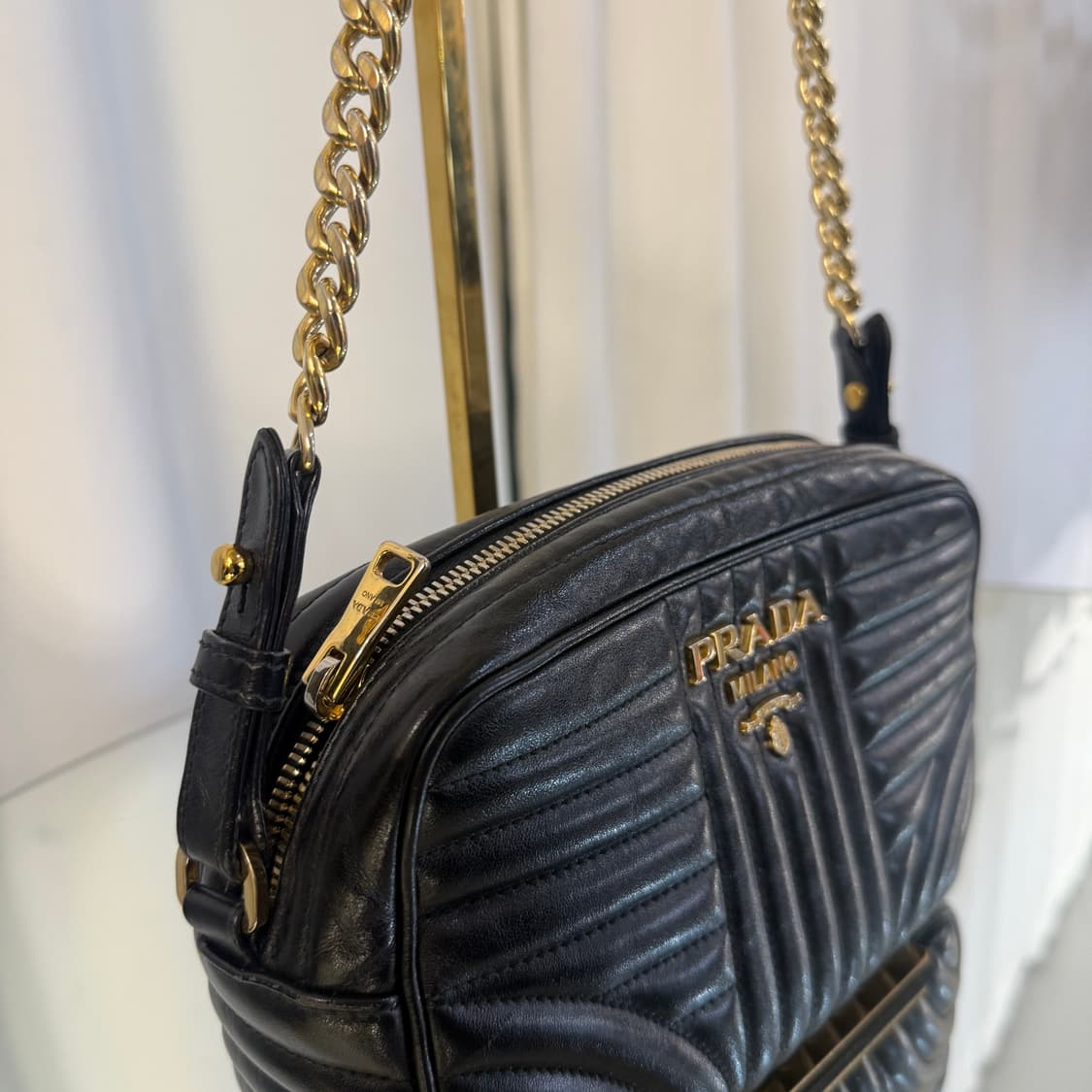 [정품] 프라다 다이어그램 금장 체인백 상품이미지4