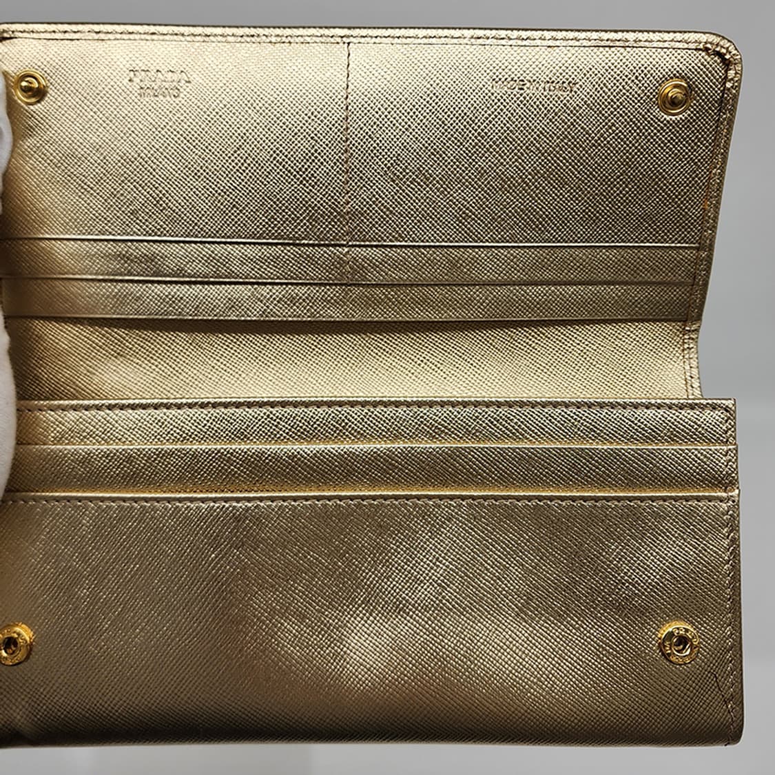 프라다 1M1132 사피아노 장지갑 엔틱골드 상품이미지4