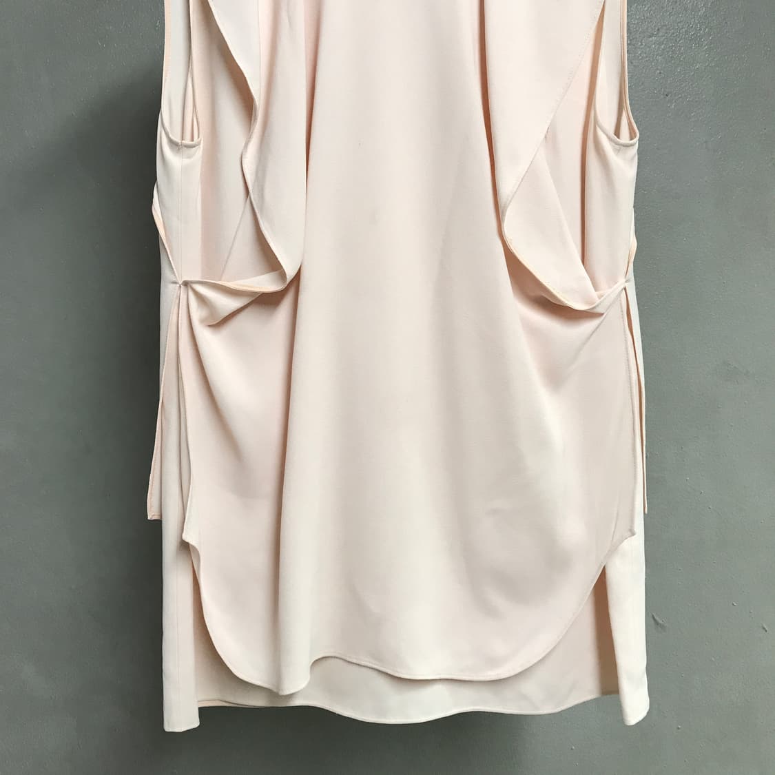 끌로에 슬리브리스 블라우스 핑크 75(W) 상품이미지3