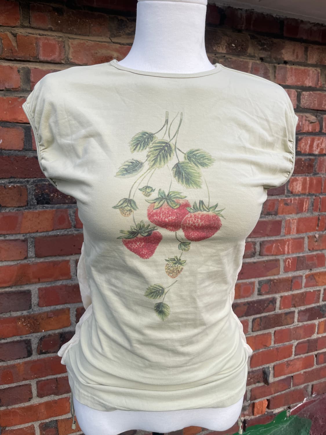 스컬프터 딸기 프린팅 티셔츠 상품이미지1