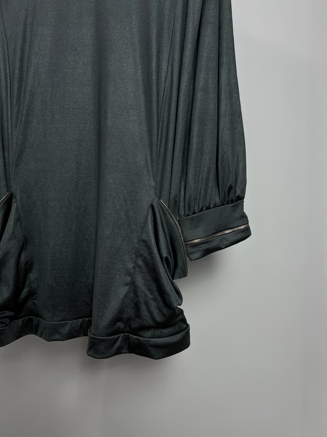 HEAVEN AND EARTH 지퍼 디테일 롱 슬리브 상품이미지3