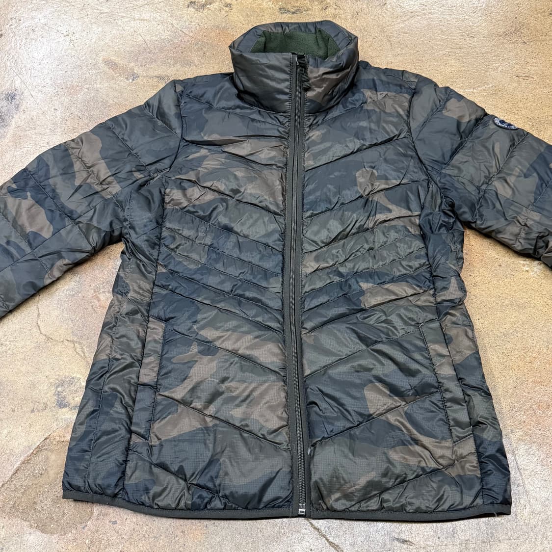 아베크롬비 카키 카모 밀리터리 경량 숏패딩 상품이미지3