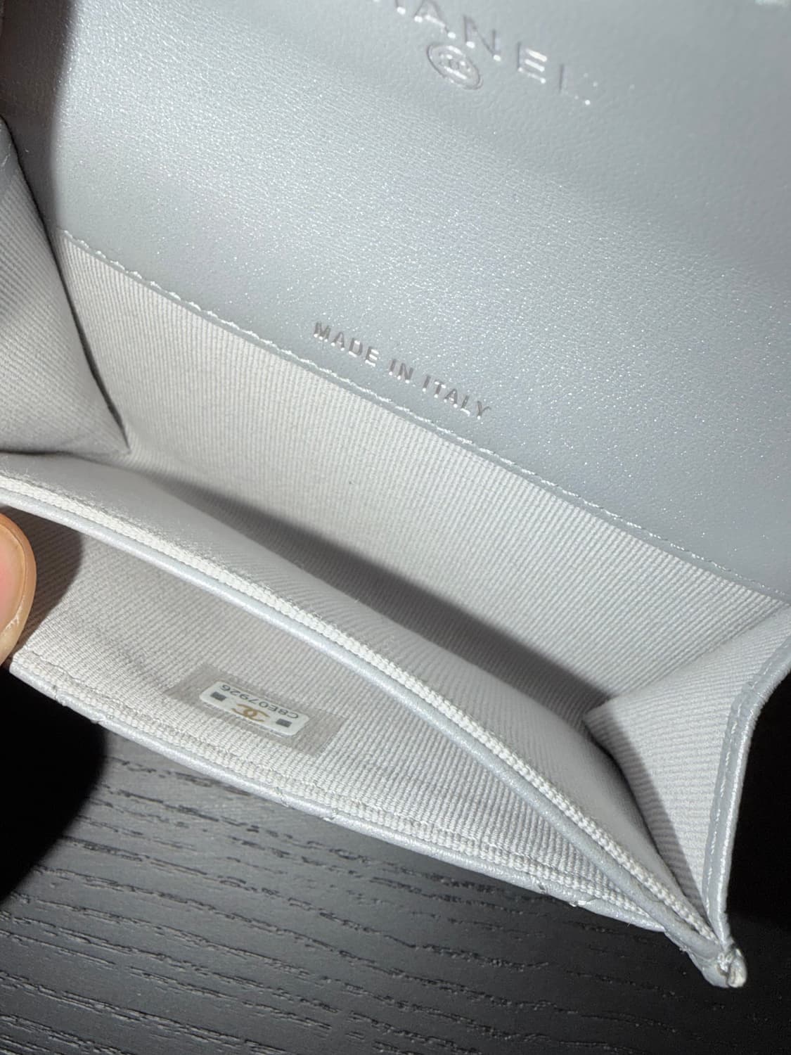 샤넬 클래식 카드지갑 실버 상품이미지4
