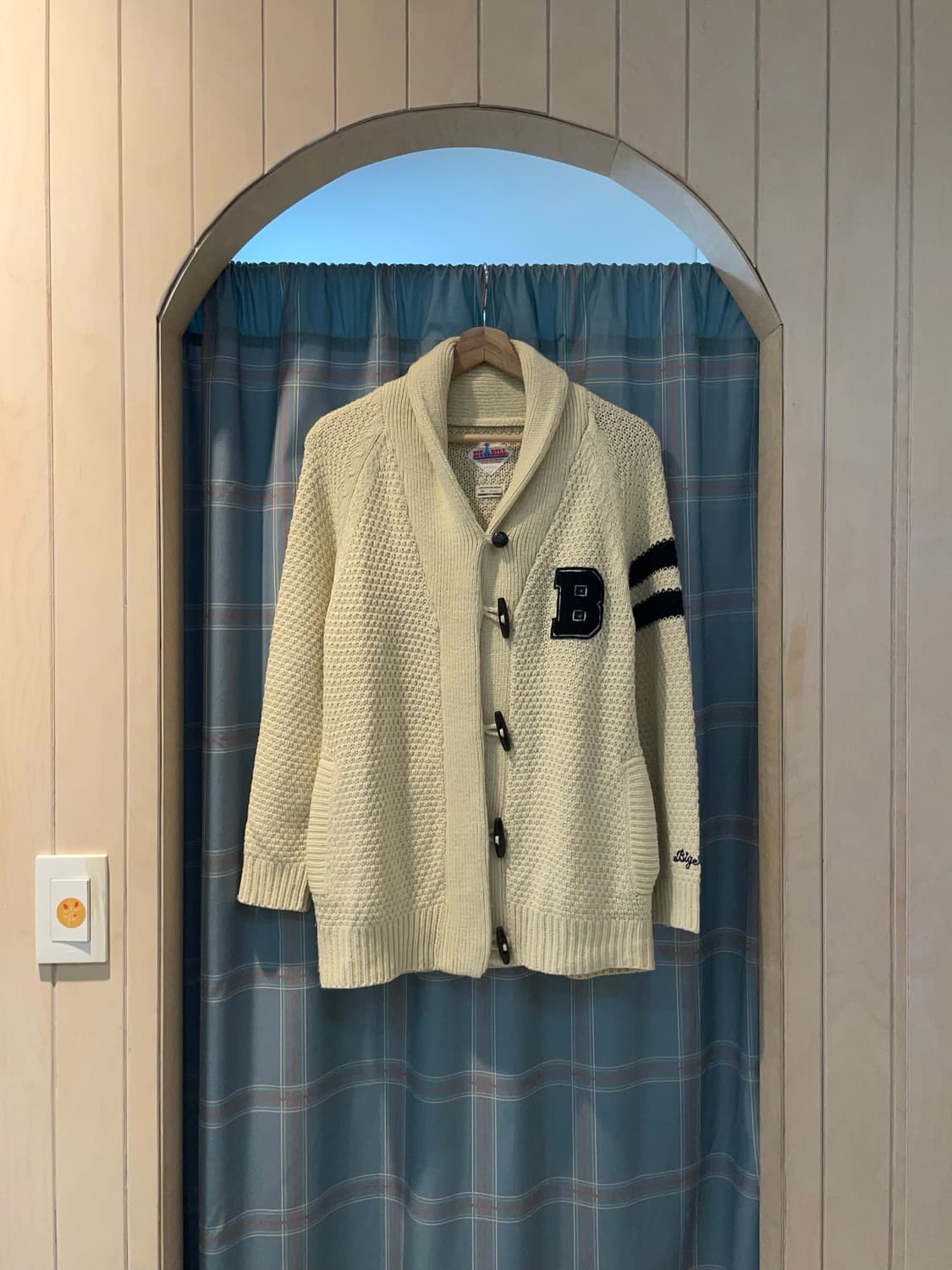 BIG BILL 숄카라 떡볶이버튼 가디건 상품이미지1