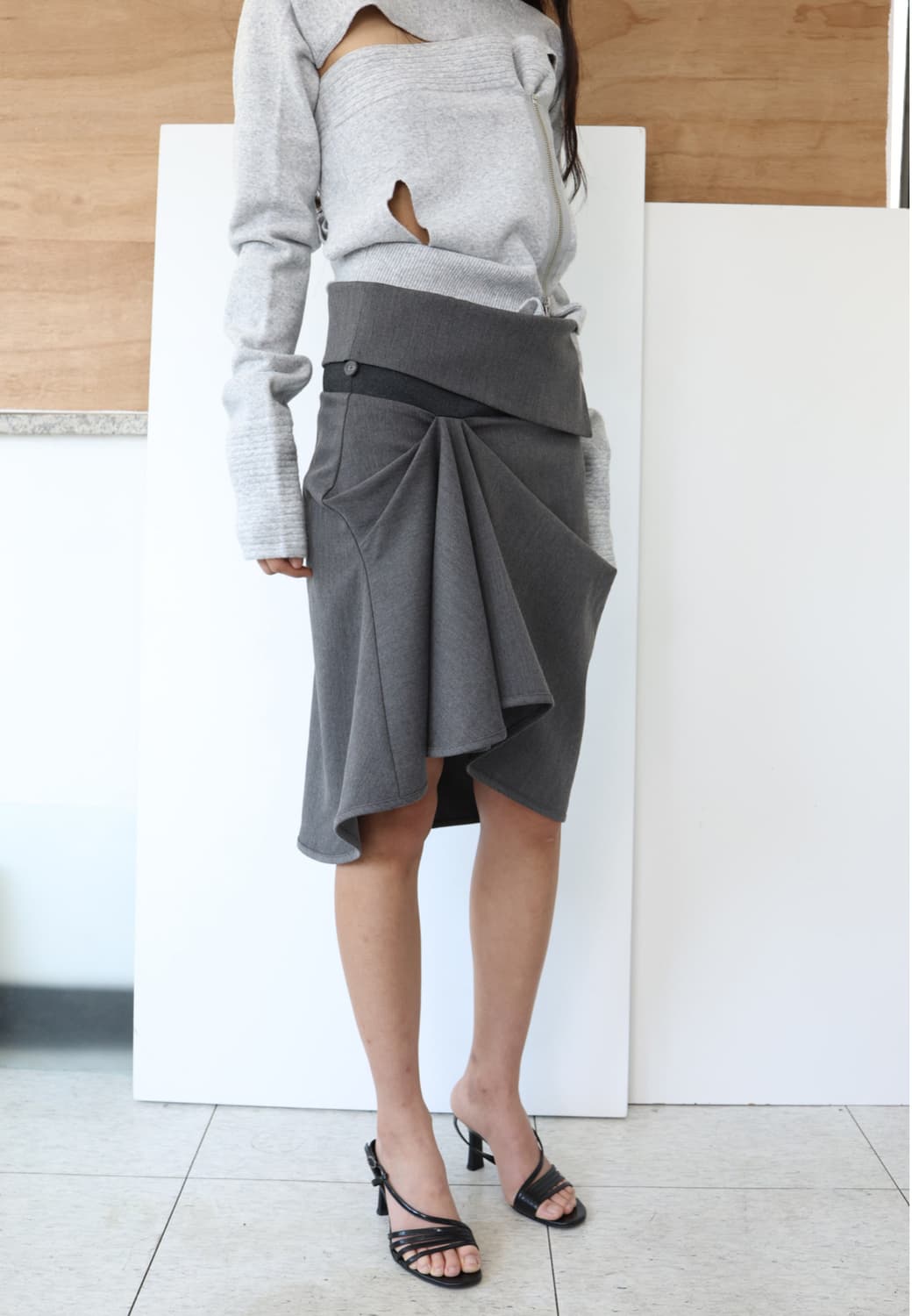 울리카상투스 브레이스 언발란스 스커트 챠콜 brace unbalance 상품이미지2