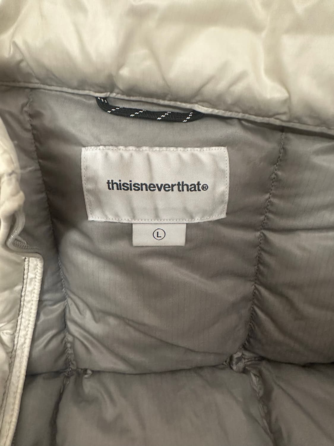 디스이즈네버댓 경량패딩 25fw 스톤 L 상품이미지2