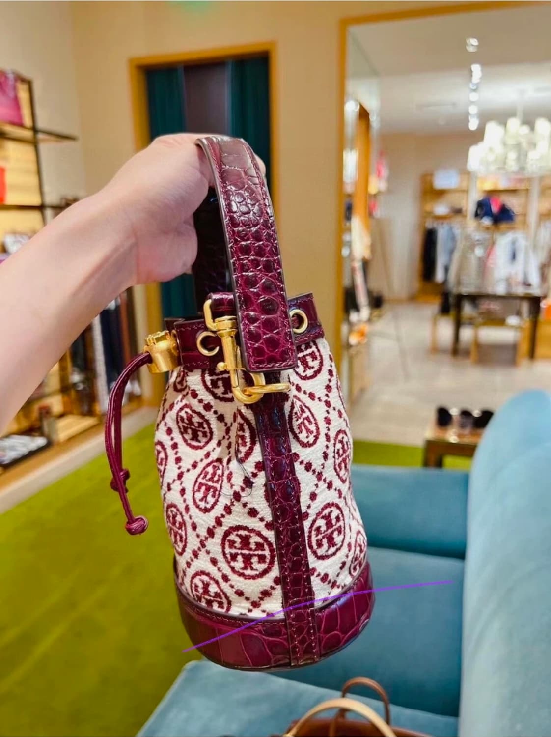 토리버치 T모노그램 로고 크로스 버킷백  상품이미지2