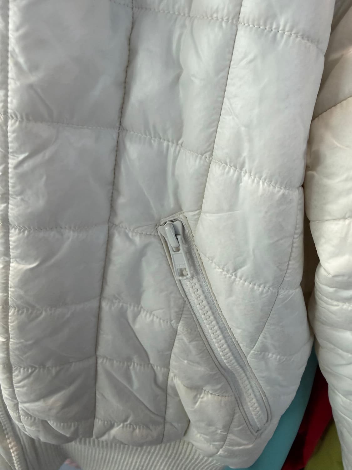 아디다스 화이트 실버패딩 여성 상품이미지3