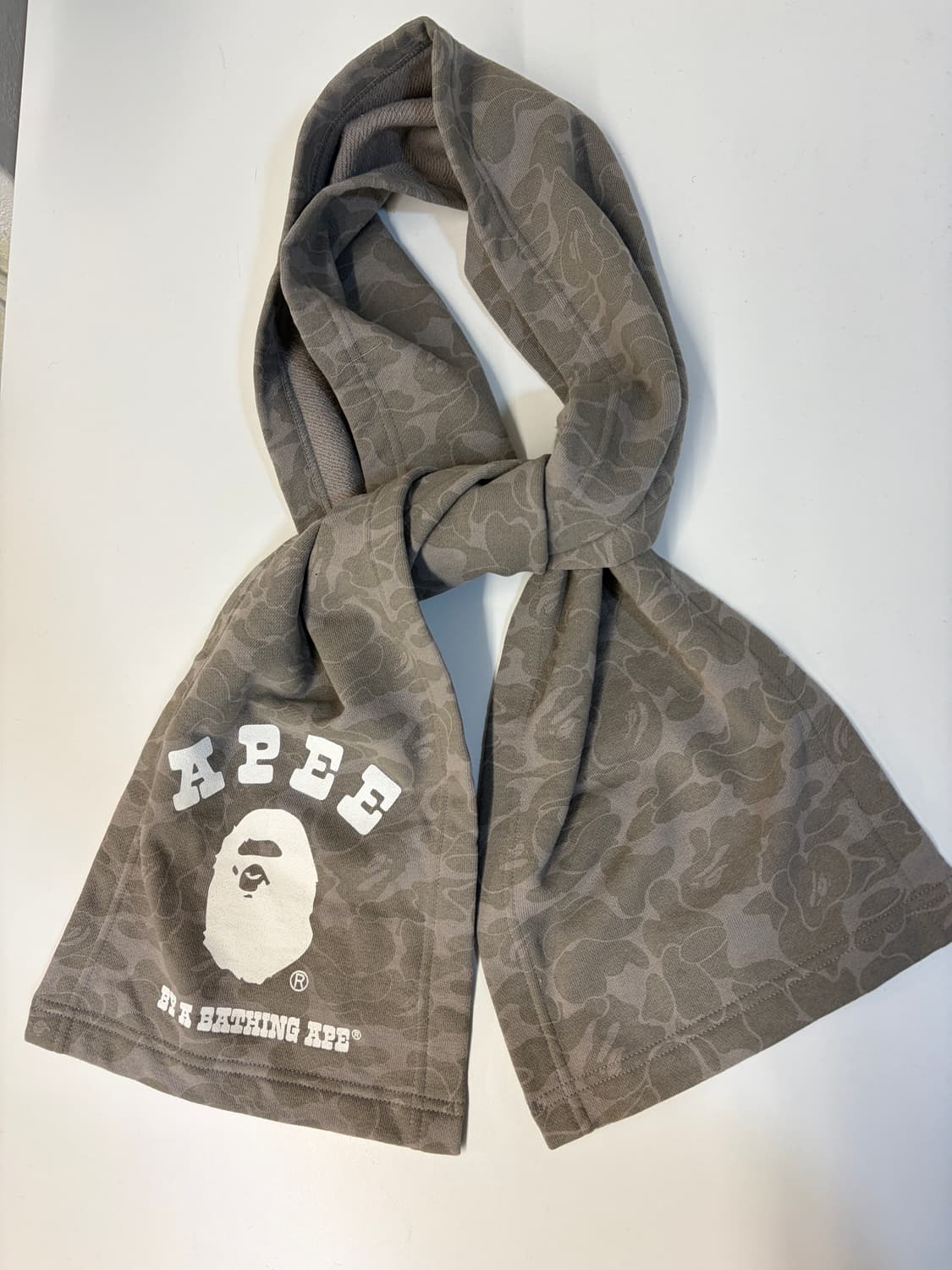 베이프 그레이 카모 머플러 상품이미지1