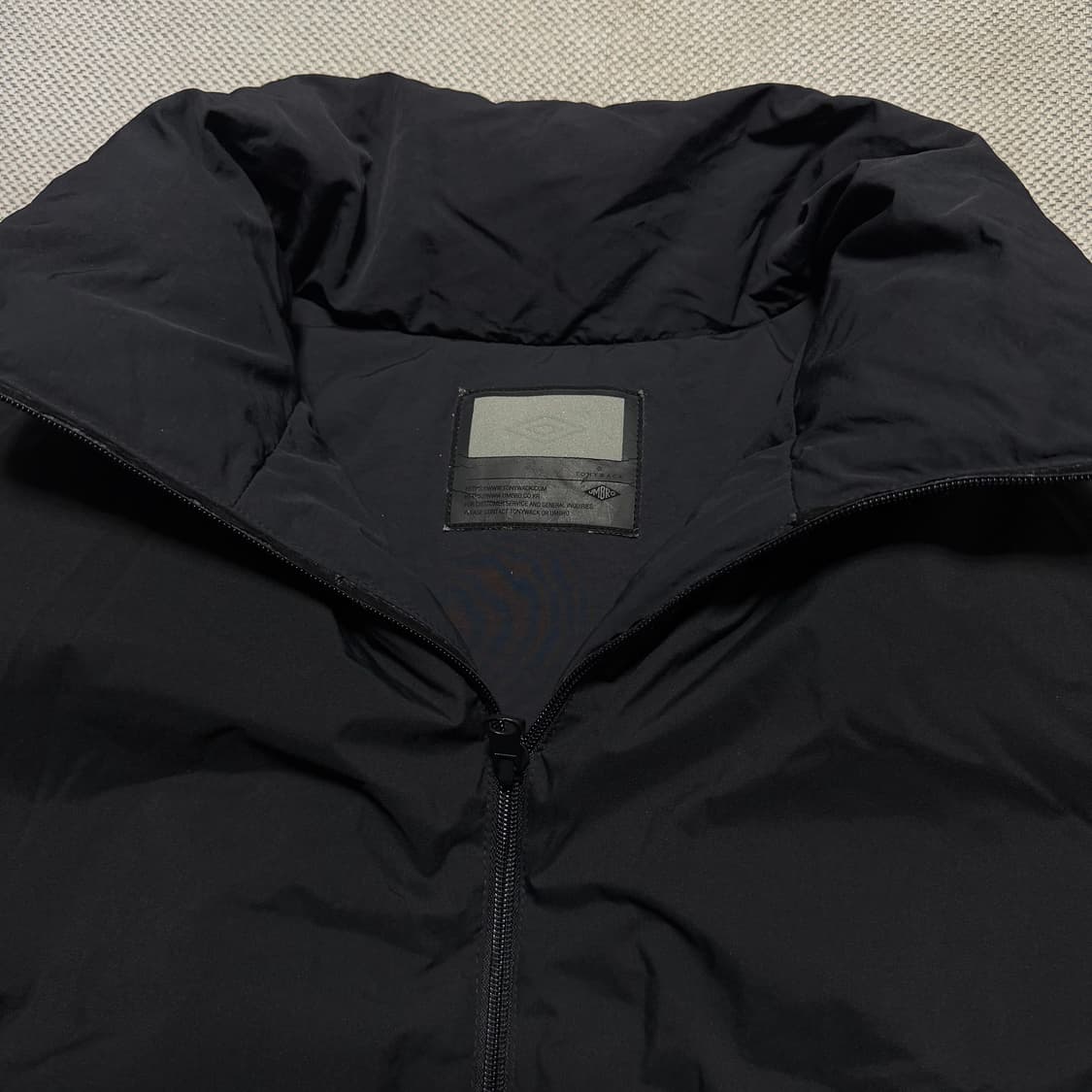 엄브로 멀티로고 리버시블 숏패딩 자켓 상품이미지6