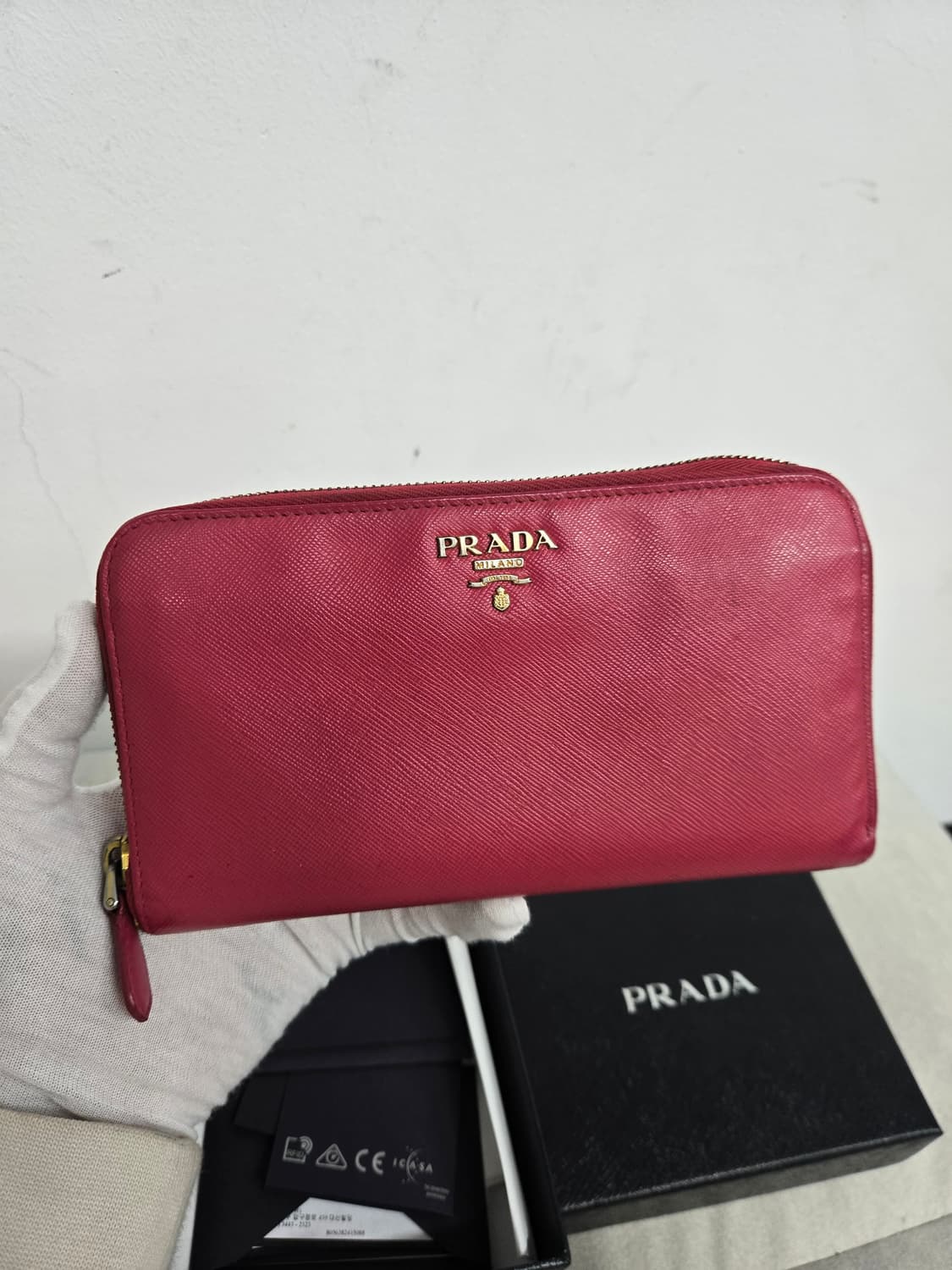 [보증서 정품] 프라다 지퍼돌이 장지갑 상품이미지2