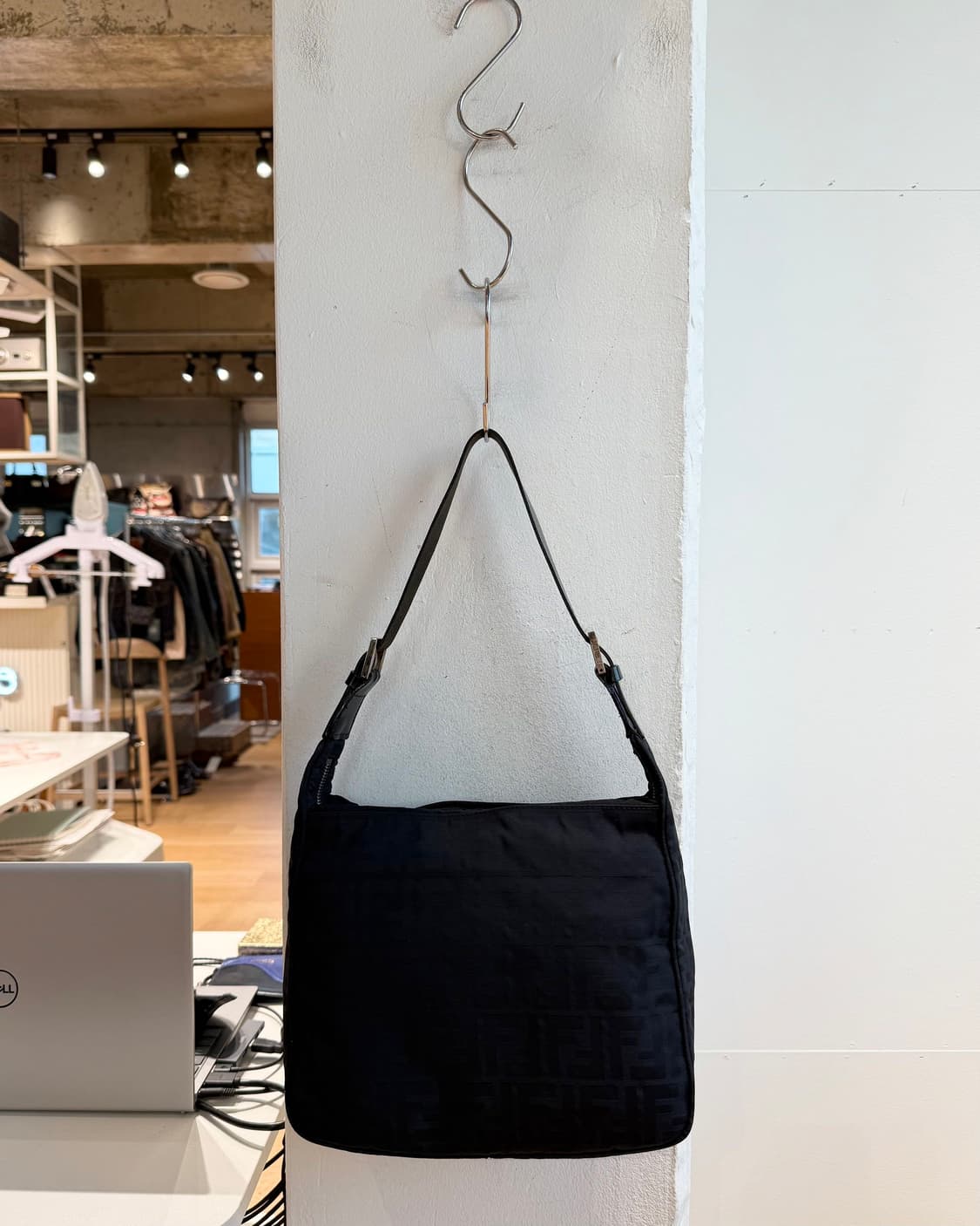 펜디 블랙 주카 숄더백  상품이미지4