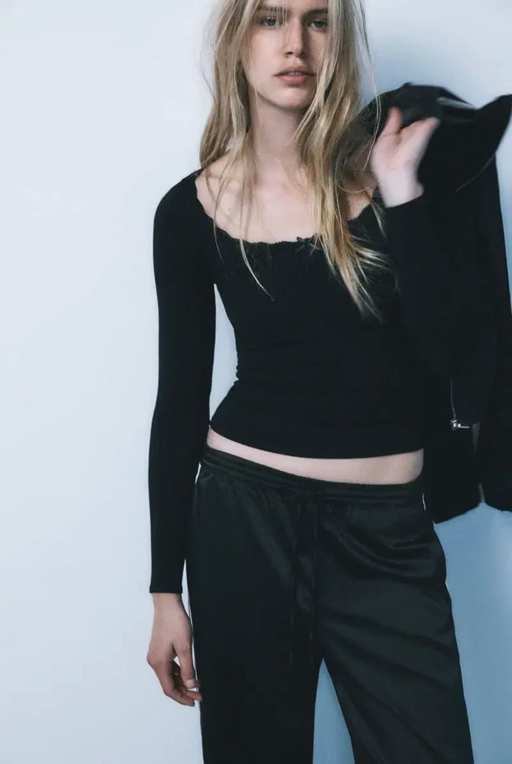 ZARA 자라 레이스 리본 심리스 티셔츠, 자라 레이스 티셔츠 블랙 상품이미지4