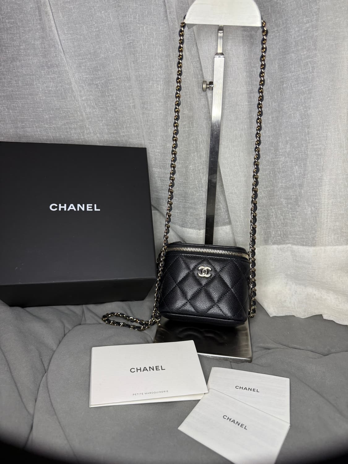  샤넬 체인 코스메틱 케이스 그레인드 카프스킨 미니백 상품이미지1