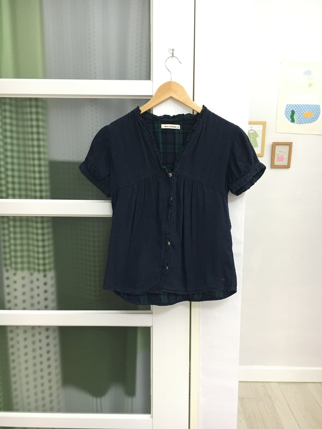 네이비 프릴 반소매 블라우스 상품이미지1