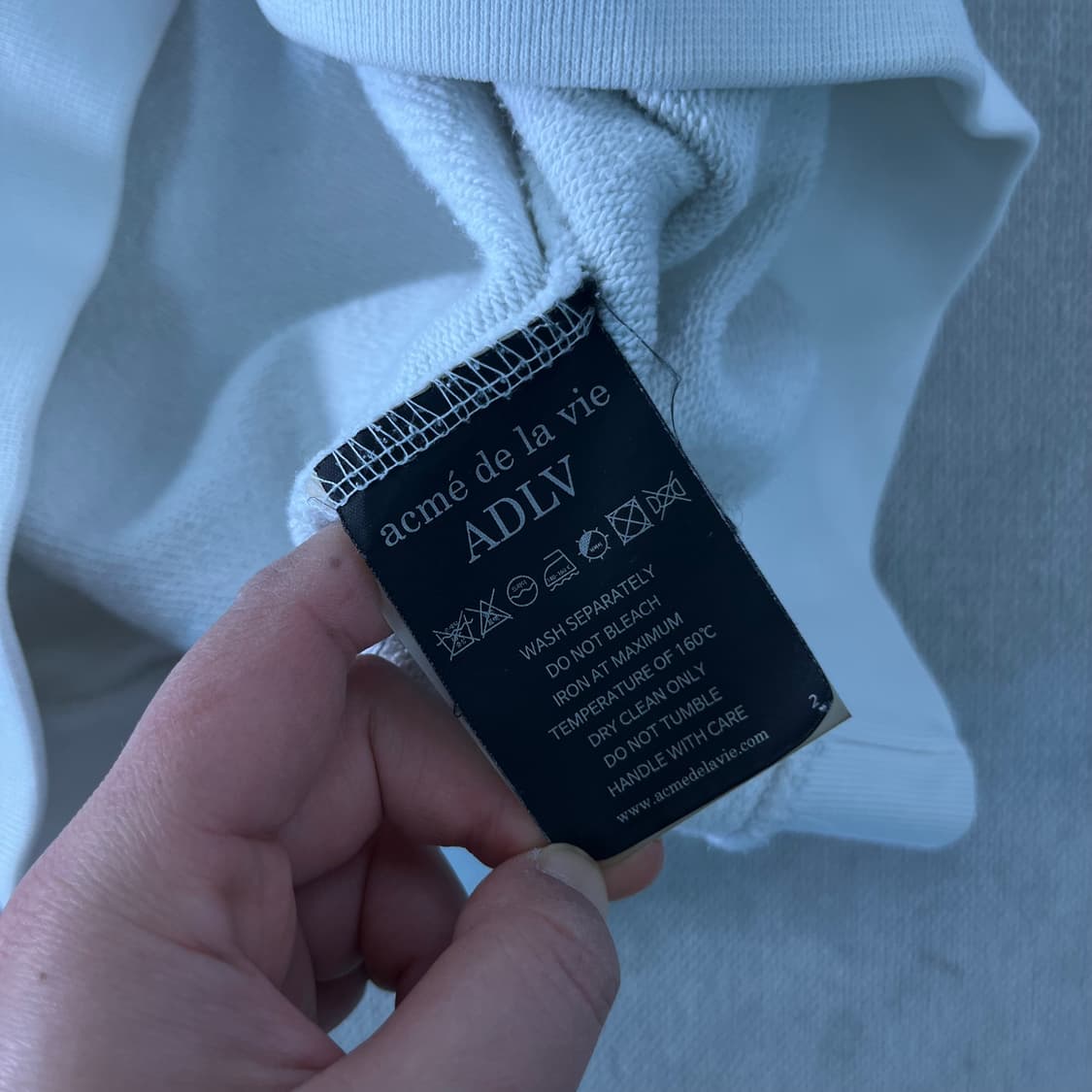 105 아크메드라비 화이트 후드티 상품이미지9