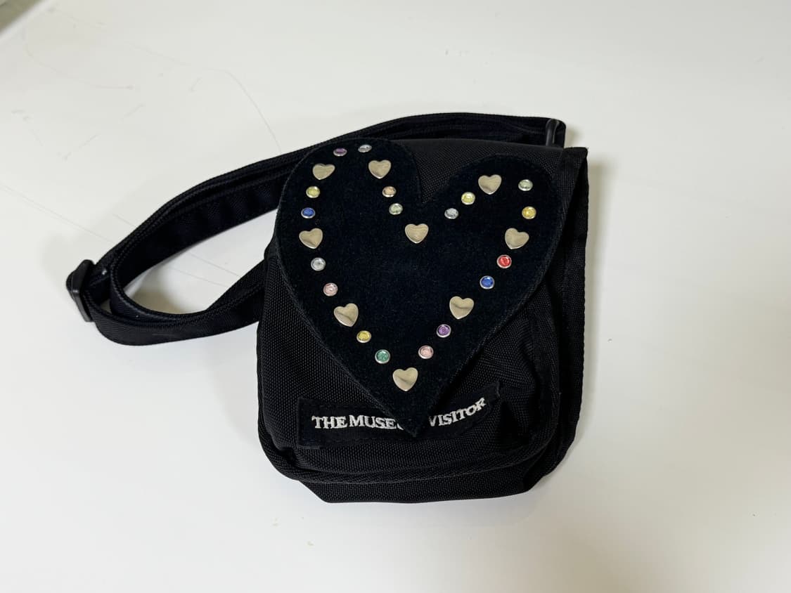 더뮤지엄비지터 하트젬 미니백 블랙 상품이미지2