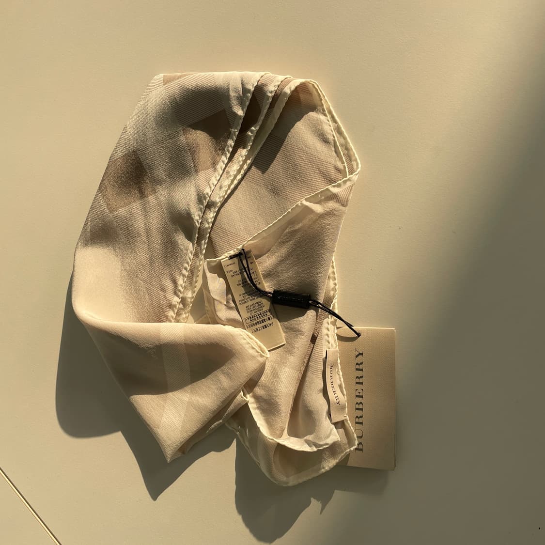 새상품 버버리 체크 실크 스카프  상품이미지2