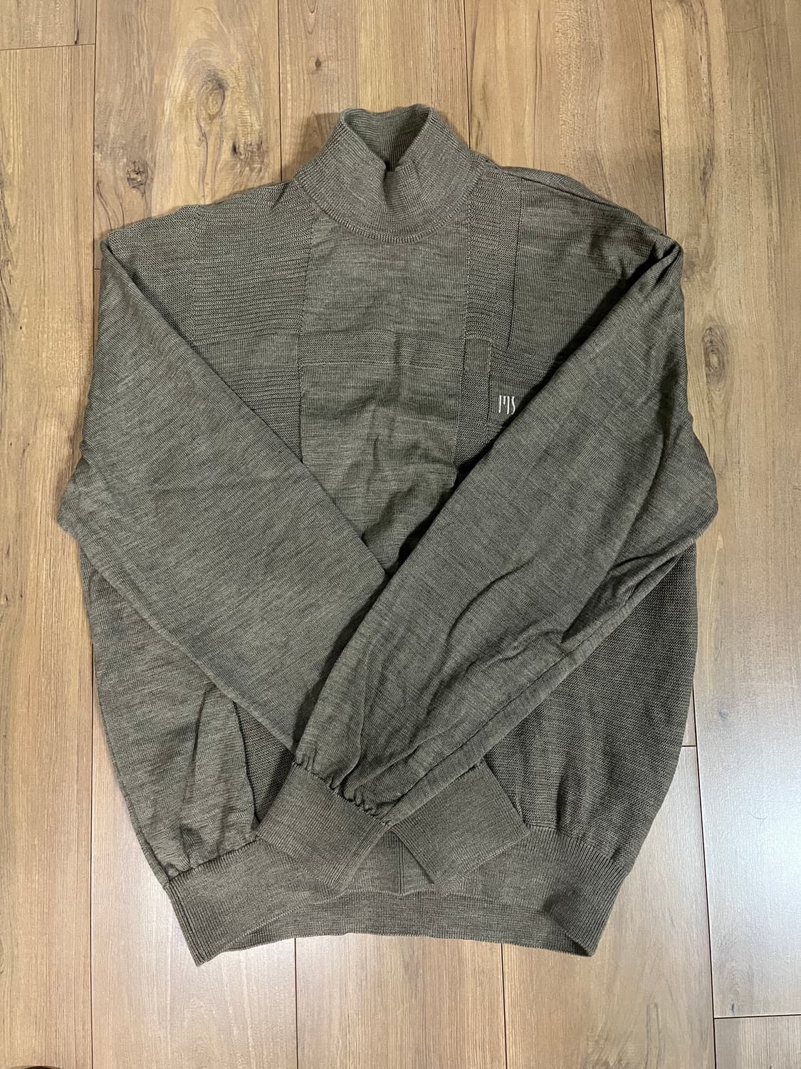 터틀넥 니트 상품이미지1